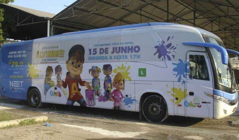 Mídia Off Envelopamento de ônibus Av. Brasil - Propaganda em ônibus Envelopado