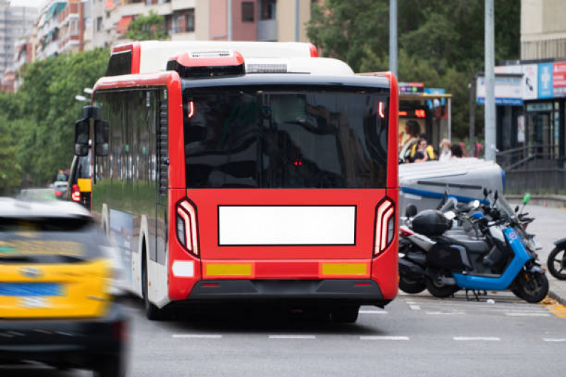 Propaganda Mídia em Traseira Inteira de ônibus Preço Jardim Paulista - Propaganda Busdoor Interno